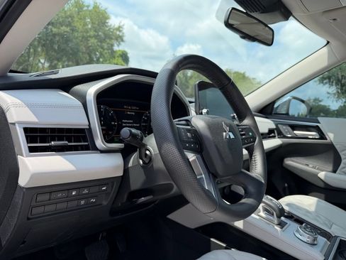 Used 2025 Mitsubishi Outlander SEL AWD/4WD image 31