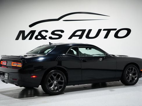 Used 2017 Dodge Challenger SXT Plus image 7