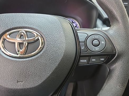 Used 2021 Toyota RAV4 XLE w/ Convenience Package image 24