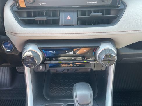 Used 2020 Toyota RAV4 XLE w/ All Weather Liner Package AWD/4WD image 22