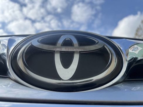 Used 2018 Toyota Avalon XLE image 23