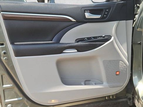 Used 2016 Toyota Highlander Limited Platinum w/ Protection Package #3 AWD/4WD image 11