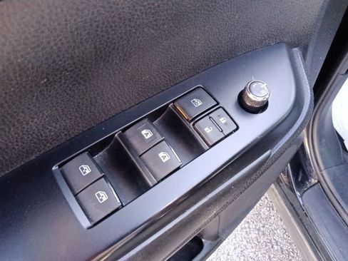 Used 2019 Toyota Highlander XLE AWD/4WD image 12