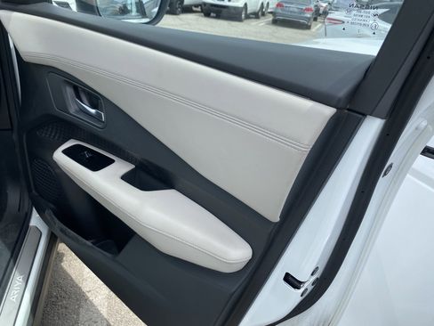 Used 2023 Nissan Ariya FWD image 20