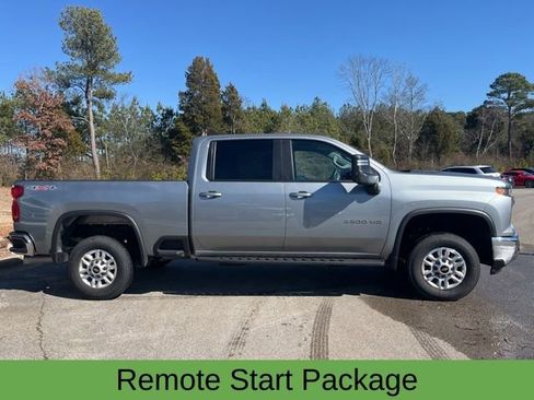 Used 2025 Chevrolet Silverado 2500 LT w/ Convenience Package AWD/4WD image 4
