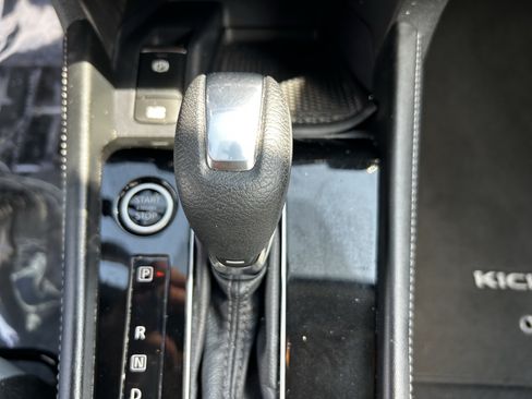 Used 2024 Nissan Kicks SR w/ SR Premium Package FWD image 23
