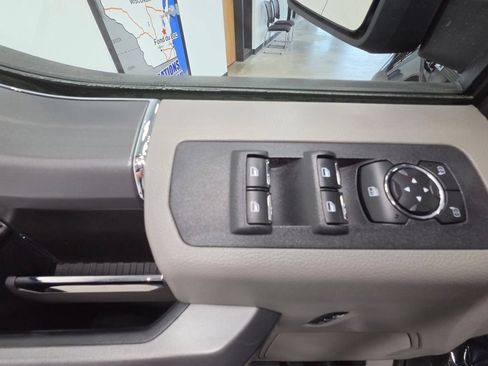 Used 2018 Ford F150 XLT w/ Equipment Group 302A Luxury AWD/4WD image 21
