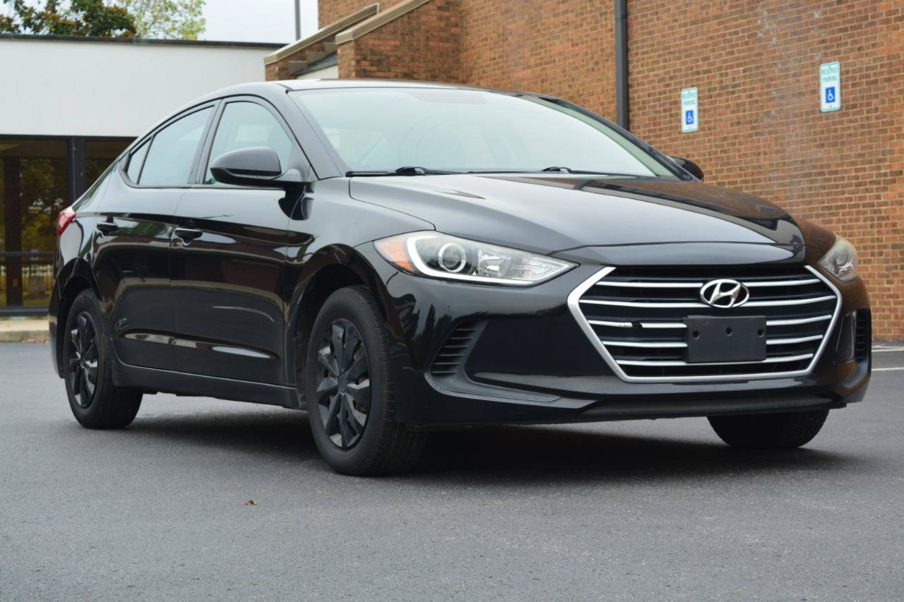 Used 2018 Hyundai Elantra SE FWD image 3