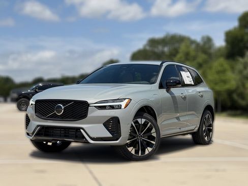 New 2026 Volvo XC60 T8 Plus w/ Climate Package PRO AWD/4WD image 2