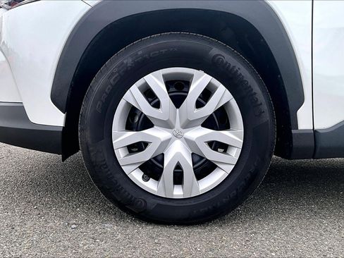 Used 2024 Toyota Corolla Cross L image 8