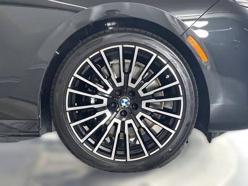 Used 2026 BMW i7 eDrive50 w/ M Sport Package RWD image 13