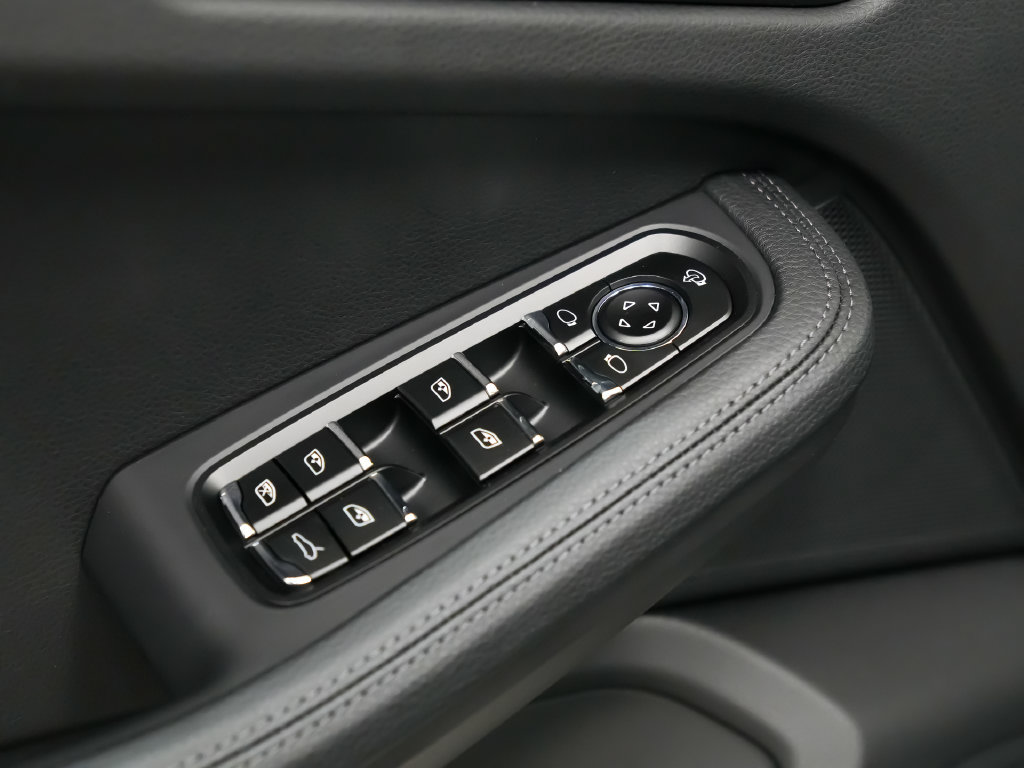 Certified 2026 Porsche Macan AWD/4WD image 23