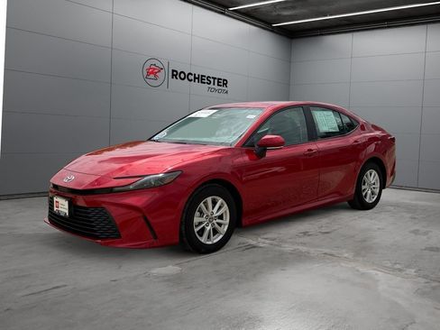 Used 2025 Toyota Camry LE FWD image 7