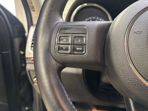 Used 2012 Jeep Grand Cherokee Laredo w/ Laredo E Group image 13