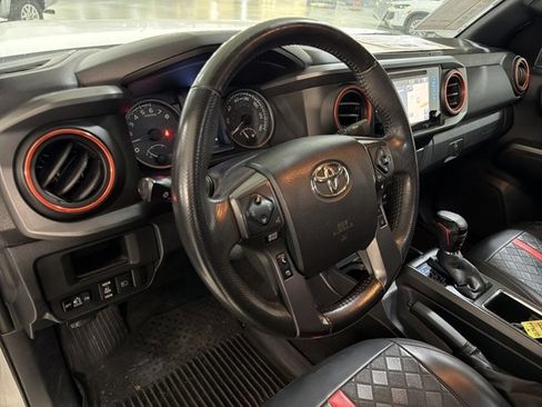 Used 2019 Toyota Tacoma TRD Off-Road w/ Technology Package image 9