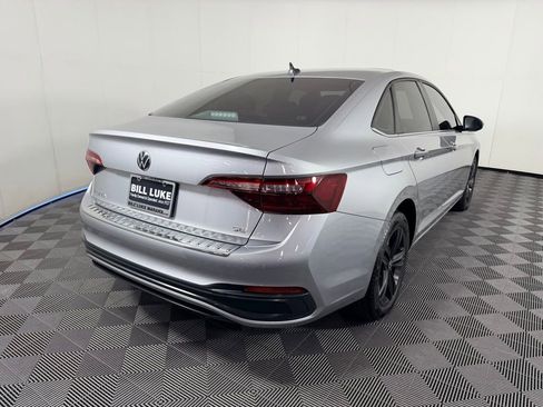 Used 2023 Volkswagen Jetta SE image 5