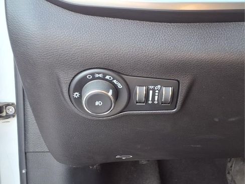 Used 2024 Jeep Compass Latitude AWD/4WD image 13
