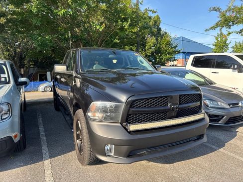 Used 2019 RAM 1500 Express w/ Express Value Package AWD/4WD image 3