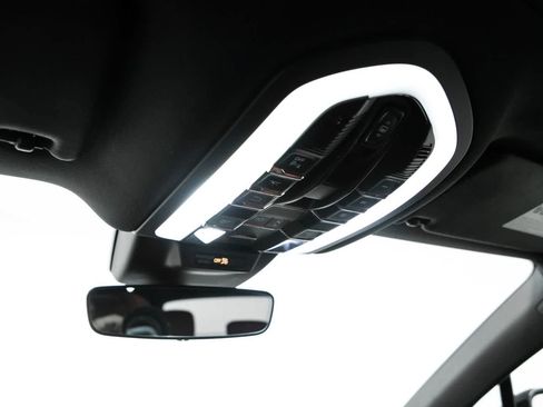Used 2022 Porsche Macan AWD/4WD image 28