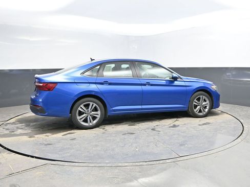 Used 2024 Volkswagen Jetta SE image 8