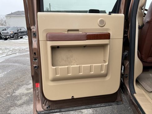 Used 2012 Ford F250 King Ranch w/ King Ranch w/Chrome Pkg image 26