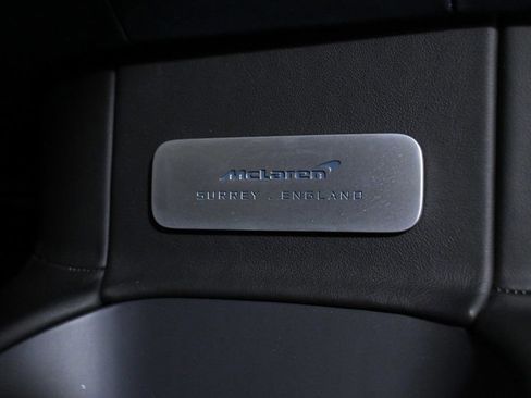 Used 2023 McLaren Artura image 21