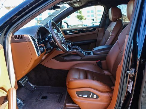 Used 2021 Porsche Cayenne GTS image 17