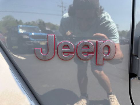 Used 2022 Jeep Wrangler Unlimited Rubicon w/ Xtreme Recon 35" Tire Package AWD/4WD image 17