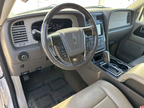 Used 2015 Lincoln Navigator 2WD image 22