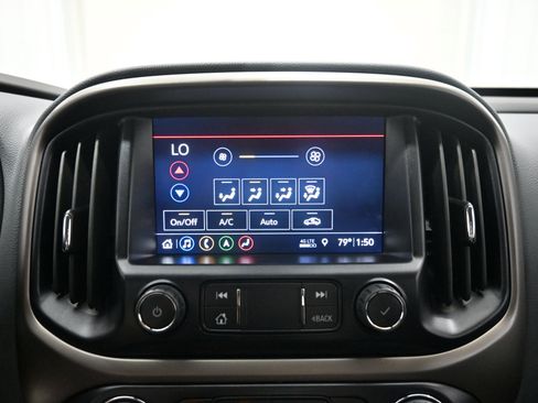 Used 2022 Chevrolet Colorado Z71 AWD/4WD image 14