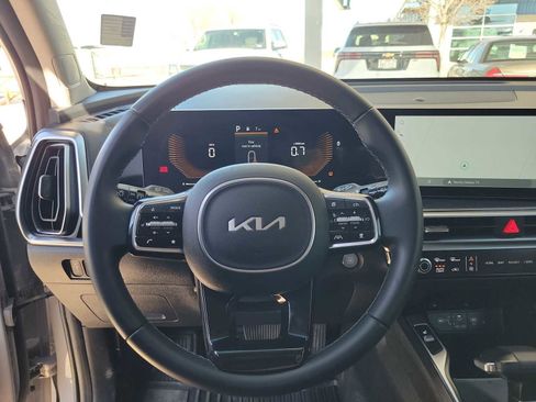 Used 2025 Kia Sorento EX FWD image 19