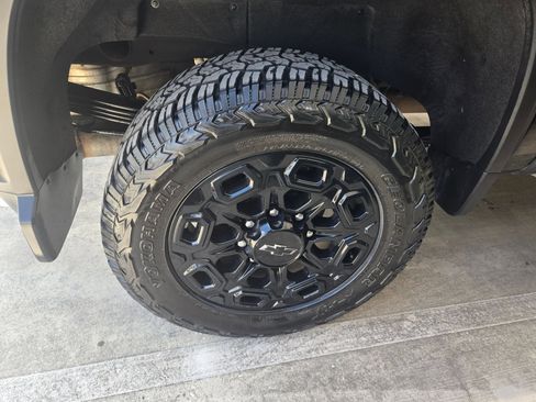 Certified 2024 Chevrolet Silverado 2500 LT w/ Midnight Edition AWD/4WD image 10