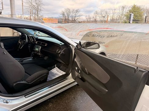 Used 2015 Chevrolet Camaro SS image 18