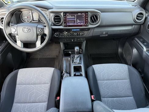 Used 2022 Toyota Tacoma TRD Off-Road AWD/4WD image 11