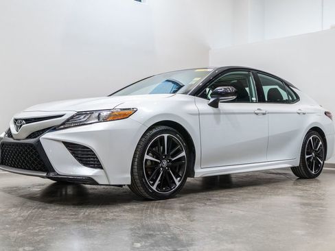 Certified 2019 Toyota Camry XSE image 3
