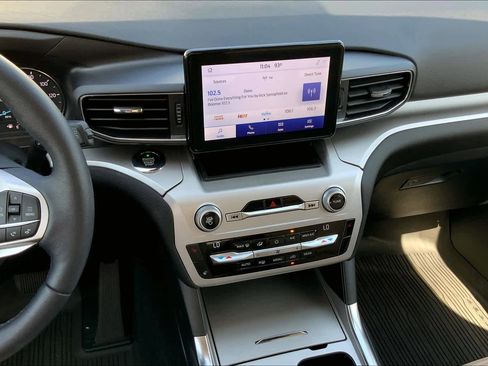 Used 2021 Ford Explorer XLT w/ Equipment Group 202A image 6