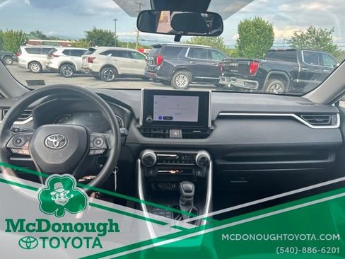 Used 2023 Toyota RAV4 LE AWD/4WD image 9