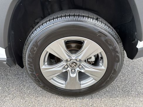 Certified 2025 Toyota RAV4 XLE FWD image 29