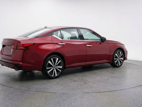 Used 2025 Nissan Altima 2.5 SV FWD image 9