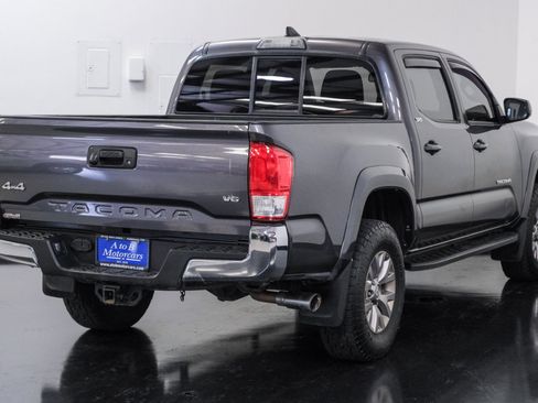 Used 2017 Toyota Tacoma SR5 image 7