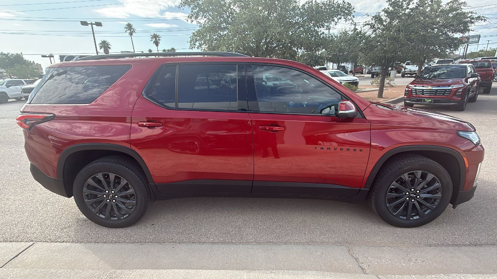 Used 2023 Chevrolet Traverse RS FWD image 10