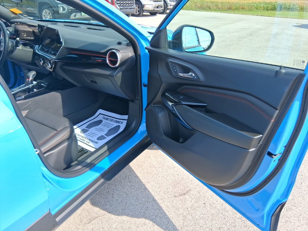 Used 2024 Chevrolet Trax RS w/ Sunroof Package FWD image 37
