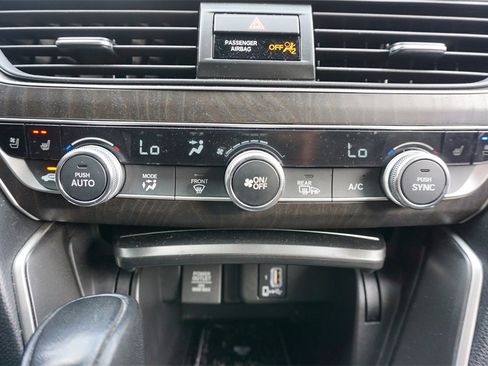 Used 2018 Honda Accord Touring image 12