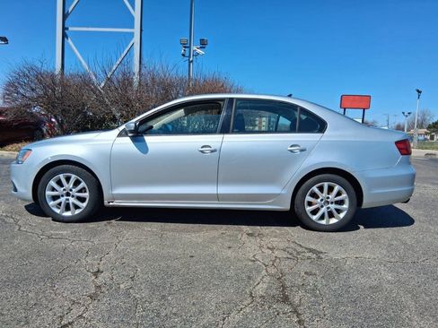 Used 2011 Volkswagen Jetta SE FWD image 4