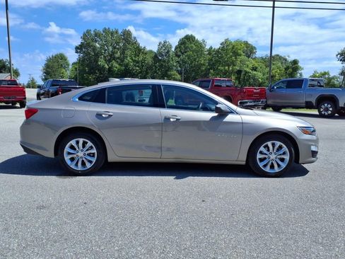 Used 2023 Chevrolet Malibu LT image 2