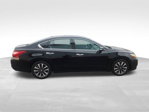 Used 2016 Nissan Altima 2.5 SL w/ 2.5 Technology Package image 7