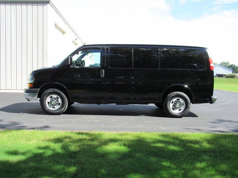 Used 2015 Chevrolet Express 2500 LT w/ LT Preferred Equipment Group RWD image 4