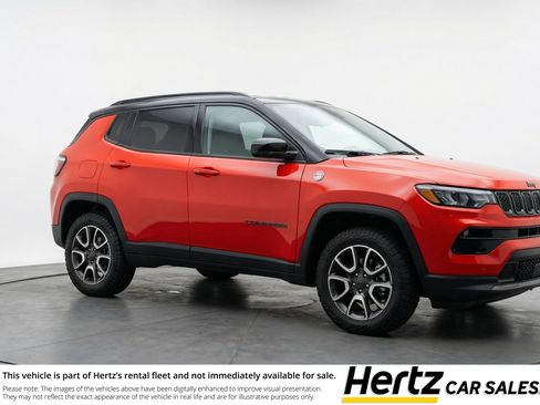 Used 2025 Jeep Compass Trailhawk AWD/4WD image 1