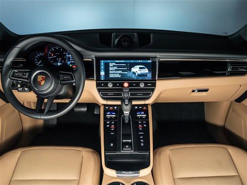 Certified 2026 Porsche Macan AWD/4WD image 18