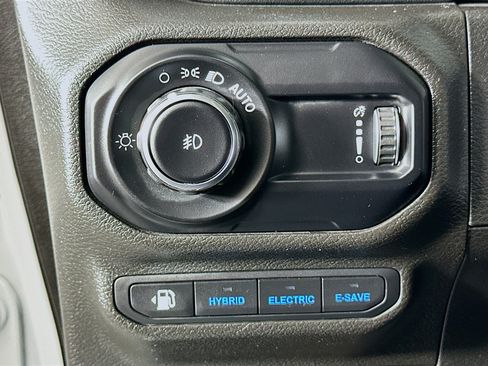 Used 2023 Jeep Wrangler Unlimited Sahara w/ Cold Weather Group AWD/4WD image 16